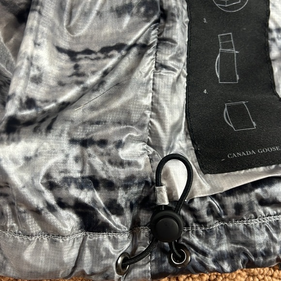 NWT CANADA GOOSE Cypress Vest Black Label Packable tie dye print size xs - Picture 12 of 16